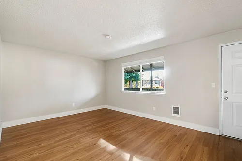 Lilly Apartments Photo 1