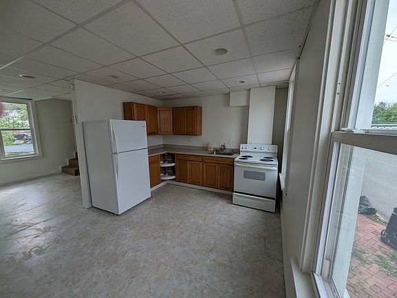 3rd image of 711-713 4th St #711