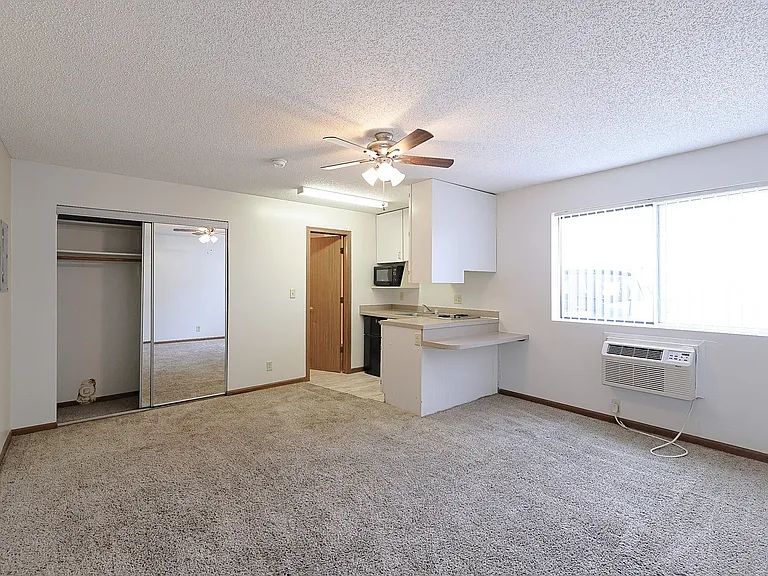 Campus Edge Apartments — Photo 6
