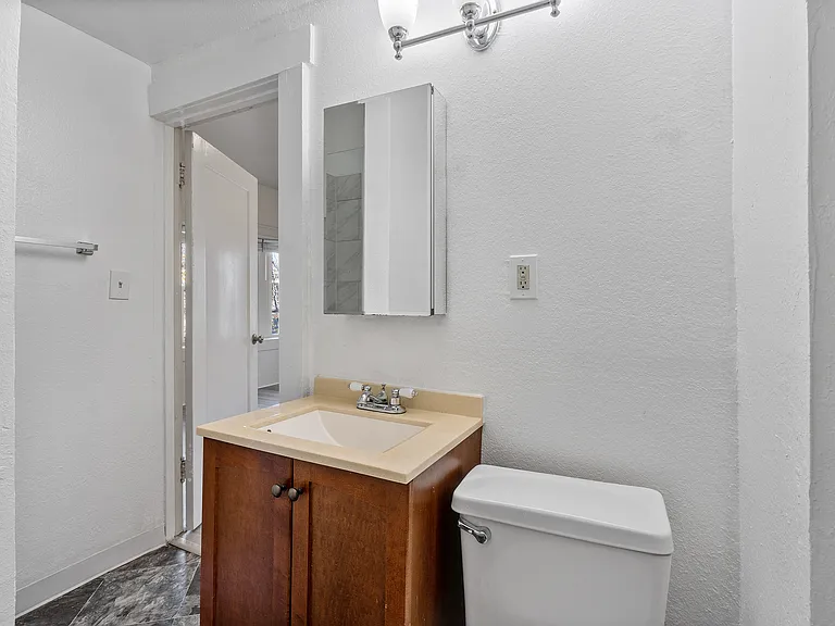 539 33rd St #6 — Photo 22