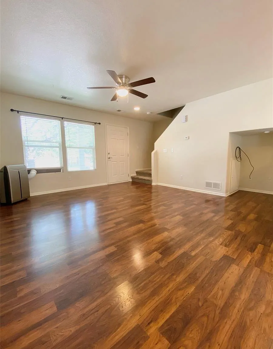 2 bed, 2.0 bath, 1105 sqft, $2,695 — Photo 2
