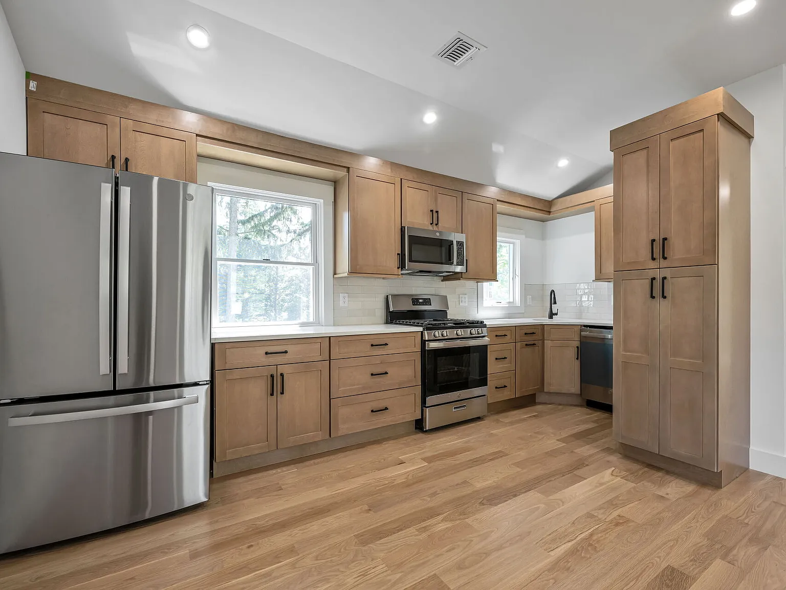 2 bed, $3,400 — Photo 2