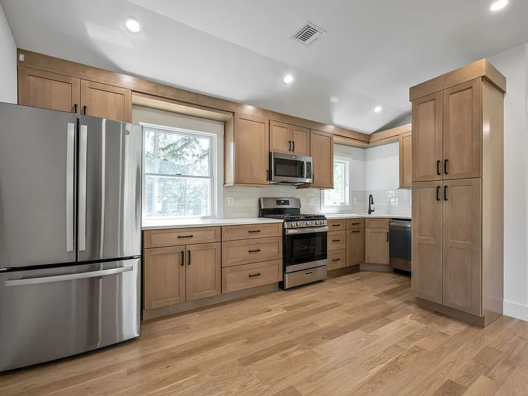 399 Gilbert St #399 — Photo 2