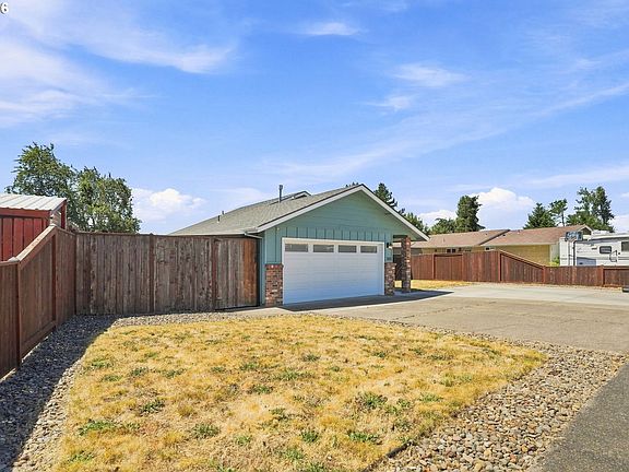 3rd image of 305 Meadow Ln