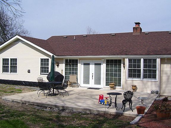 Large 24x21 concrete patio perfect for outdoor entertaining. 