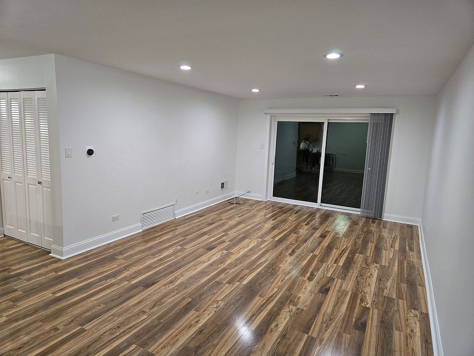 1st image of 7502 Farmingdale Dr APT 102