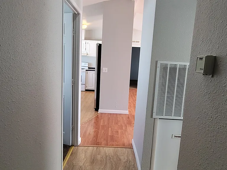 1047 W Vine St — Photo 7