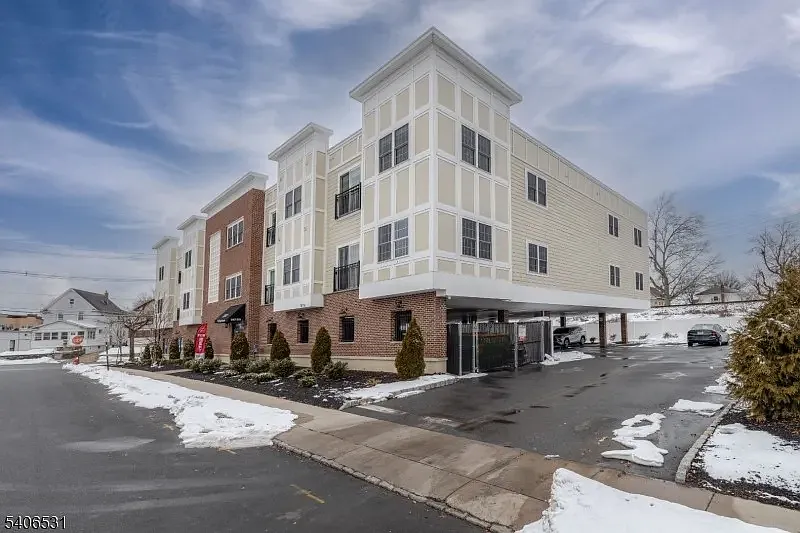 347 Clay Avenue West Apartments