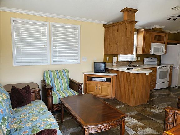 4th image of 1019 Saint George Dr
