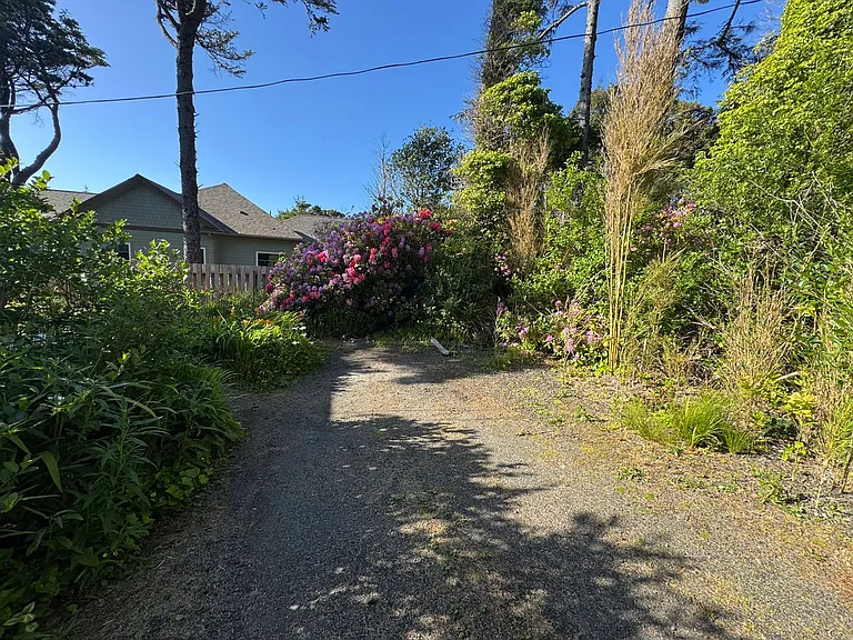 1318 NW Voyager Way — Photo 10
