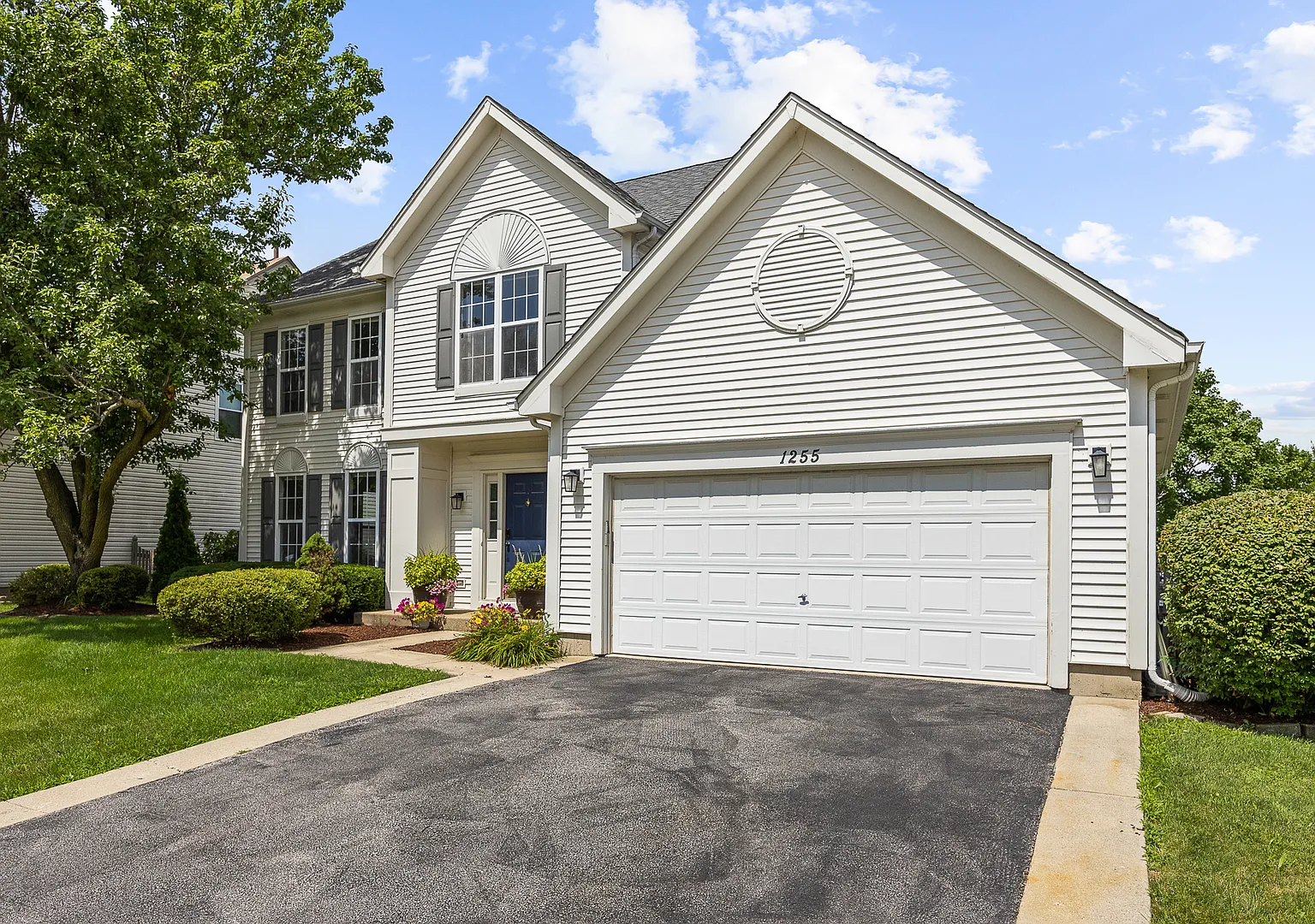 4 bed, 2.5 bath, 2187 sqft, $3,500 — Photo 2