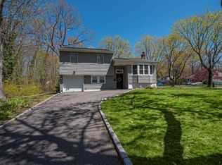 205 Oaklawn Dr, Port Jefferson, NY 11777