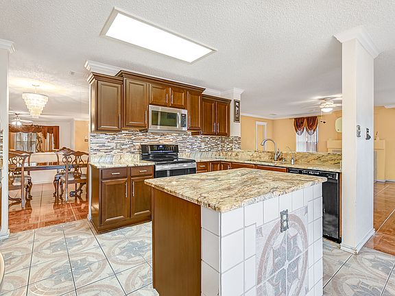 3rd image of 2514 Karat Dr