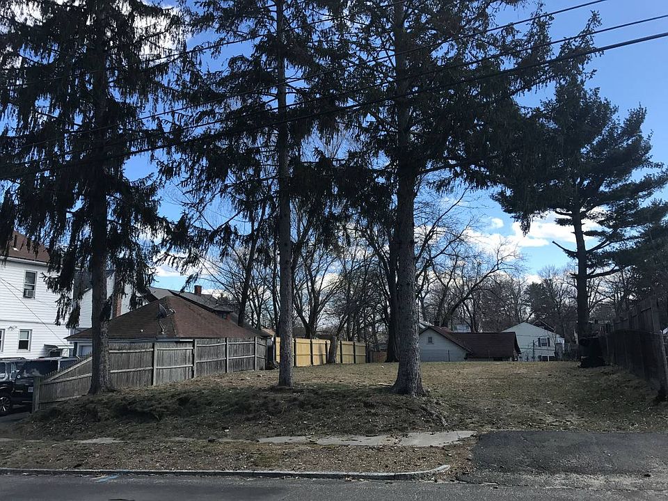 2nd image of 43 Crest St