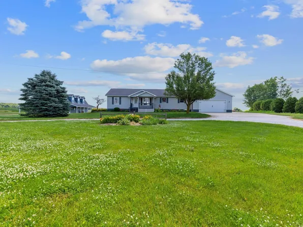 2895 Midway Ln, Saint Clair, MI 48079