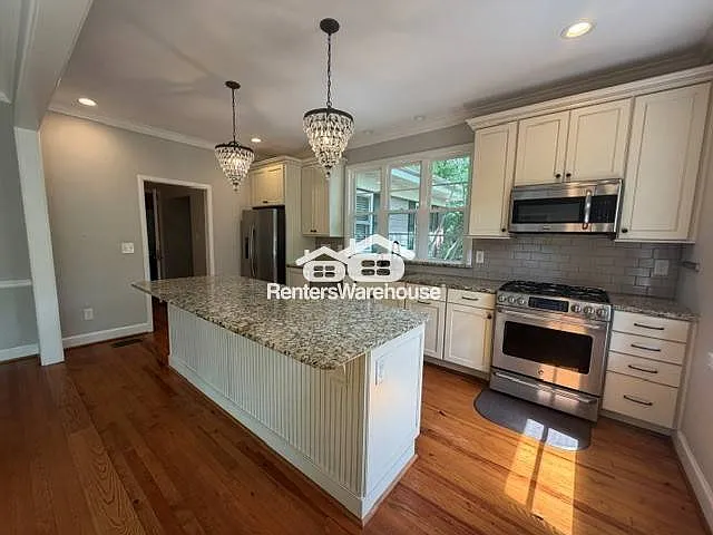 1020 Anderson St — Photo 7