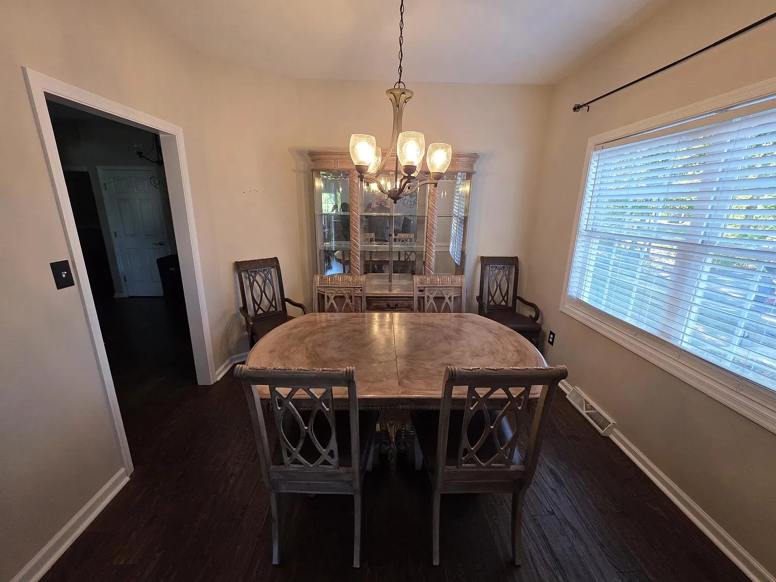 3 bed, 3.5 bath, 2340 sqft, $3,700 — Photo 3