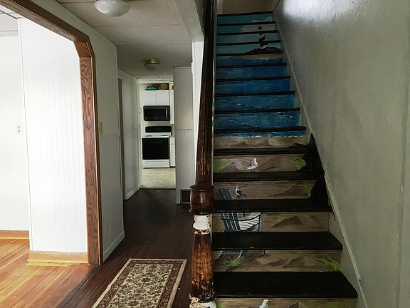 2nd image of 723 Peck St