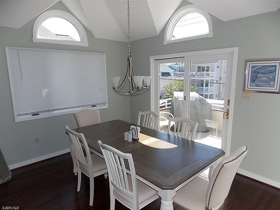 4th image of 3566 Asbury Ave
