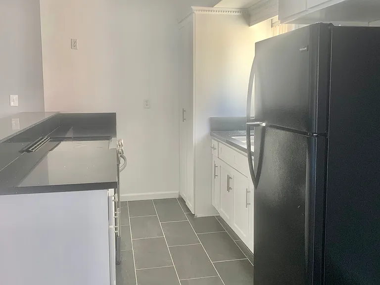 324 S Saint Andrews Pl #202 — Photo 3
