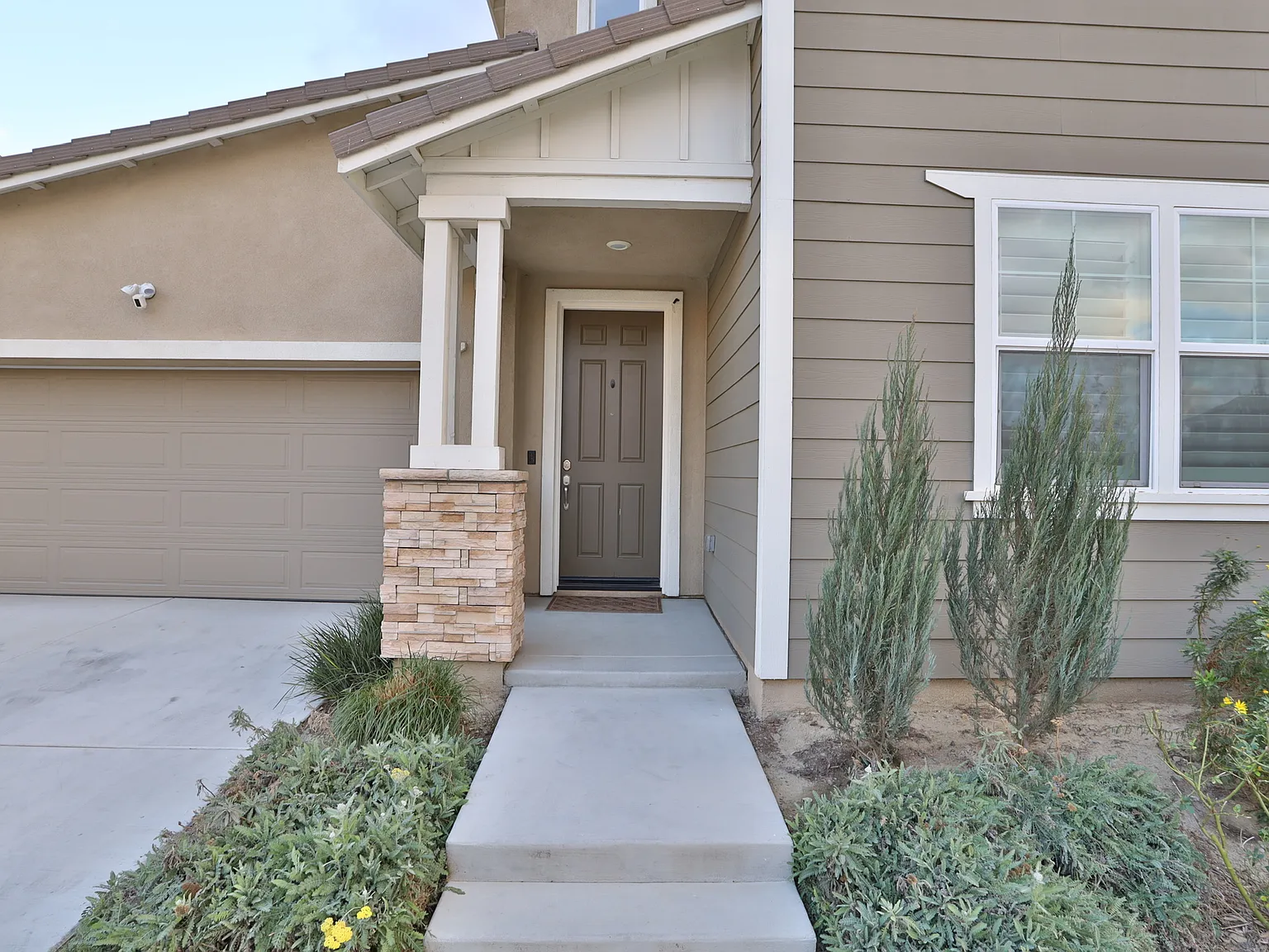 4 bed, 2.5 bath, 2765 sqft, $4,250 — Photo 2
