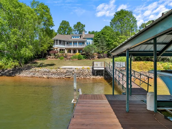 302 Bay Hill Dr, West Union, SC 29696