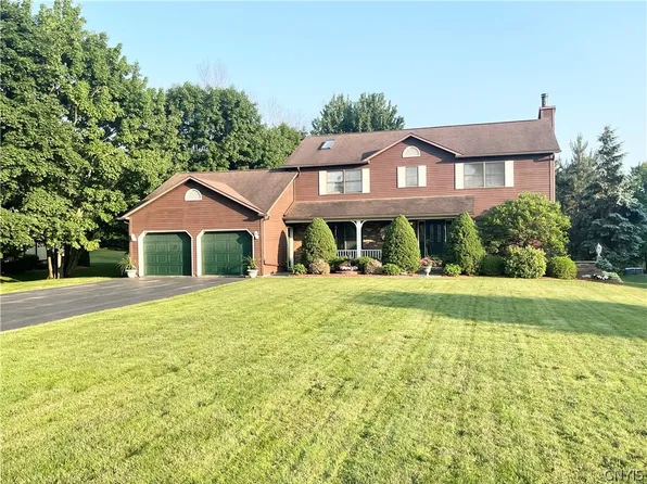 8 Country Ln, Co, NY 13126