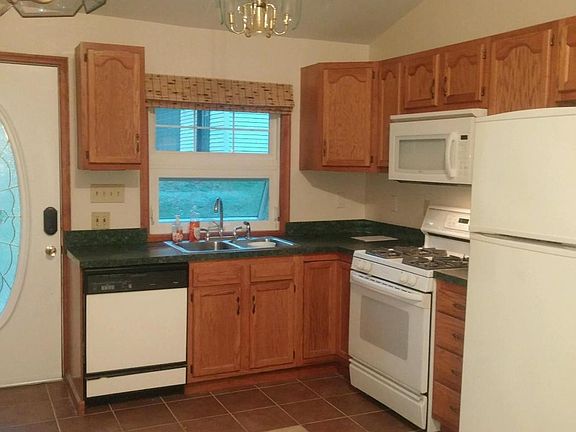 5th image of 1042 Woodhaven Dr