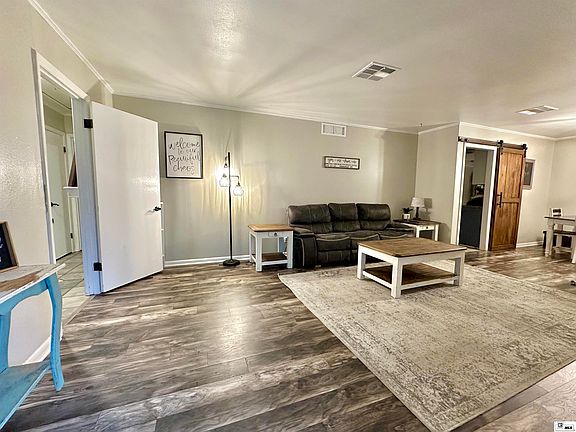 4th image of 716 Lakeshore Dr