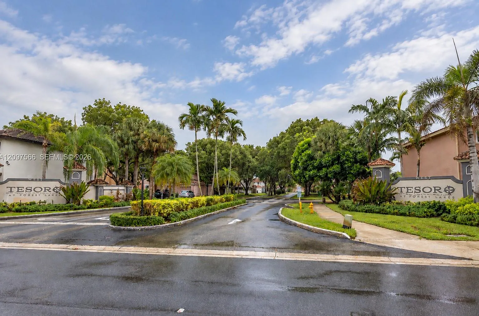 Forest Lakes Villas — Photo 1