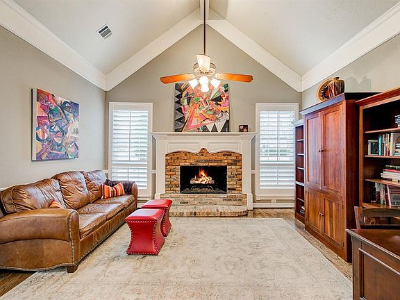 5th image of 604 Saddlebrook Dr