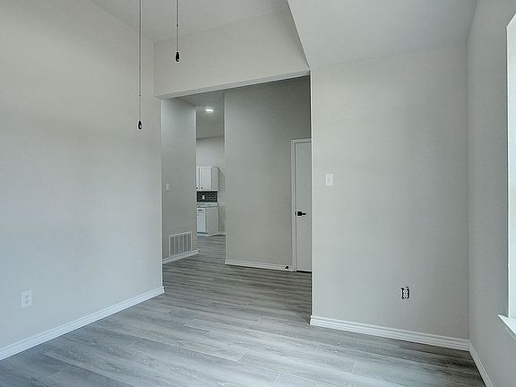 4th image of 904 McKavett Dr