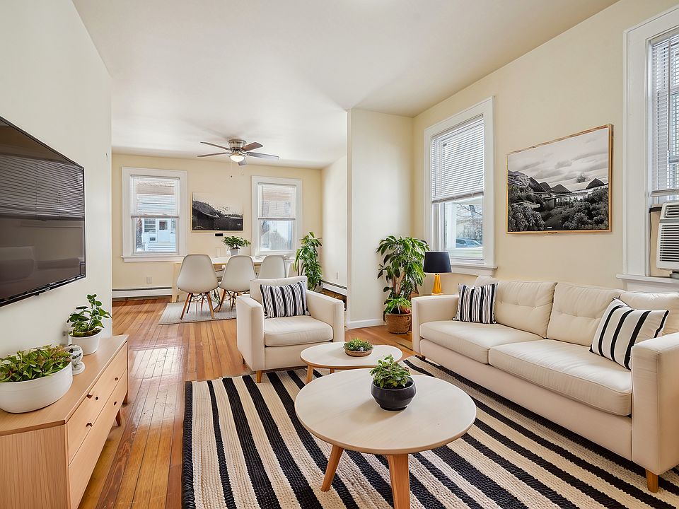 Living Room/Dining Room (virtually staged).