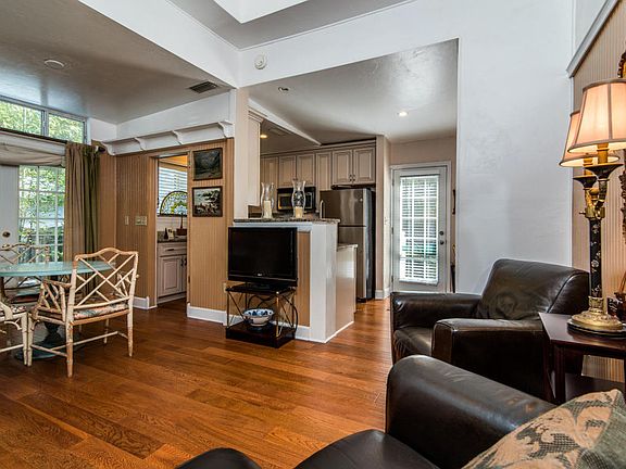 Kitchen/Breakfast Nook