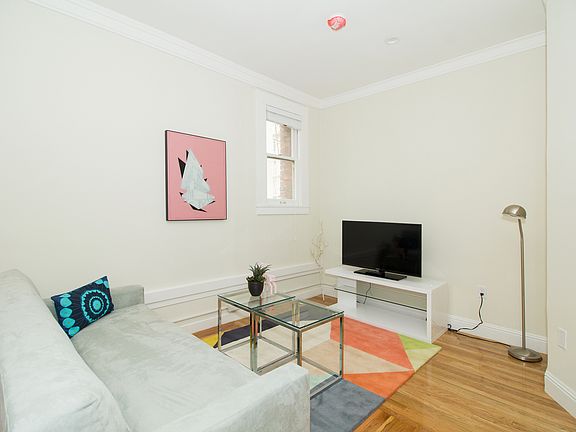 2nd image of 733 Bush St #302