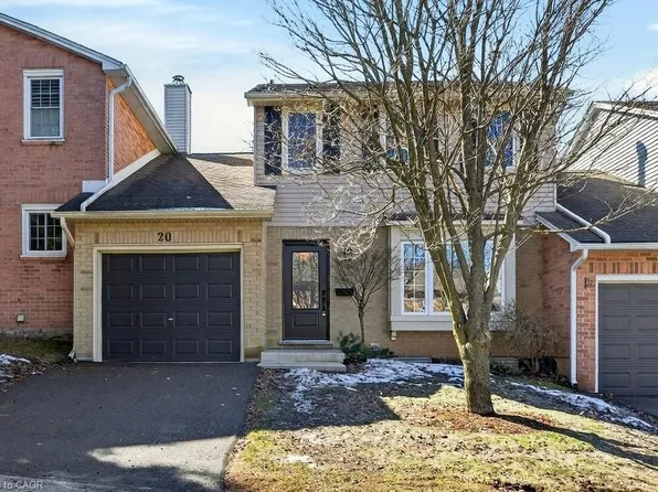 105 Wilson St W #20, Hamilton, ON L9G 1N4