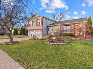 18 Hesterman Dr, Glendale Hts, IL 60139