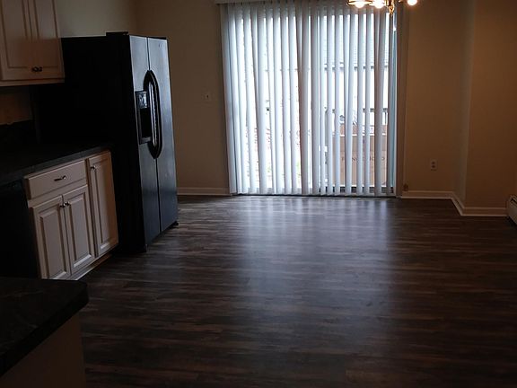 5th image of 16 Glasgow St #A