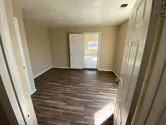 4th image of 3022 Aaron Ct SW