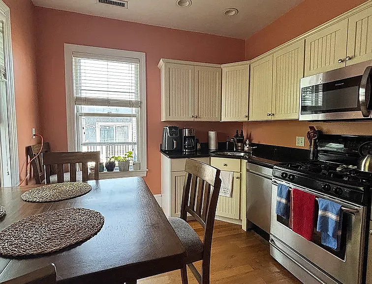840 E 2nd St #3 — Photo 5