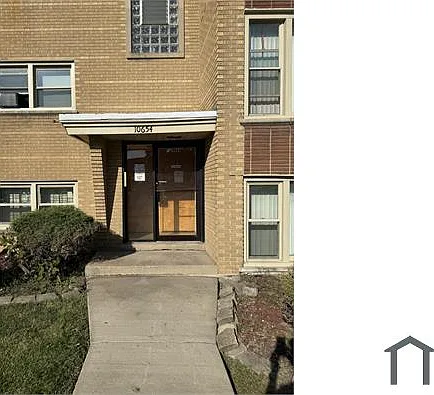 10654 S Vernon Ave #2 — Photo 2
