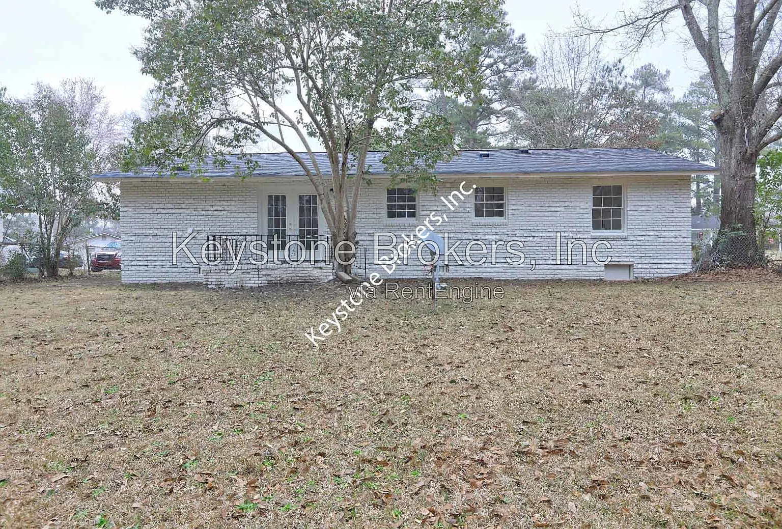 3 bed, 1.5 bath, 1025 sqft, $950 — Photo 2