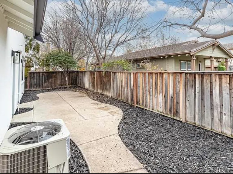568 Engle Ct — Photo 18