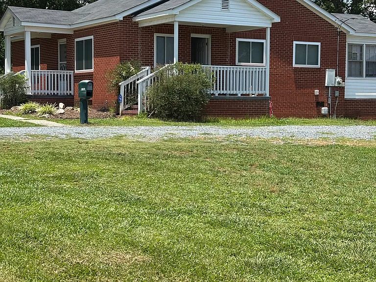 13905 Fairview Rd — Photo 3