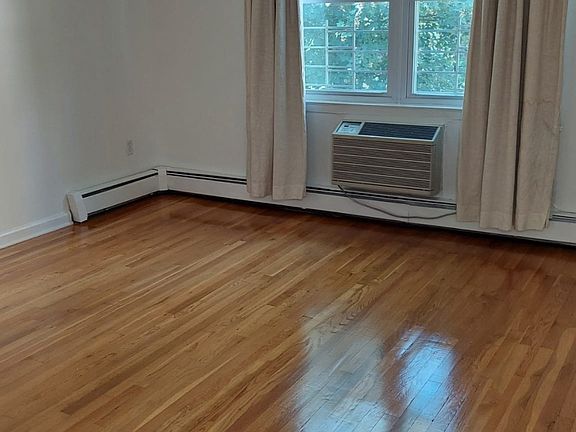 5th image of 524 Kappock St Floor 2