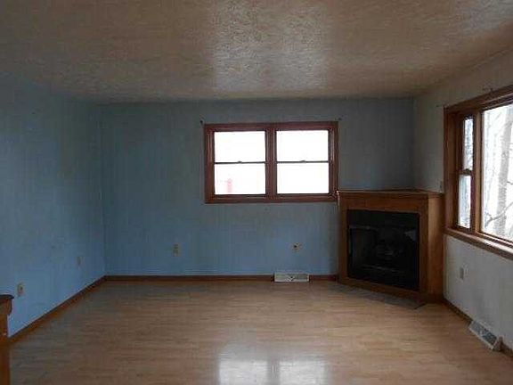 Living room, gas fireplace