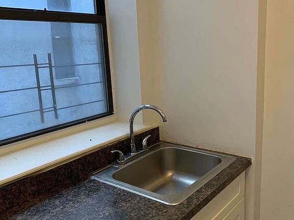 4th image of 1037 Bergen St #3E