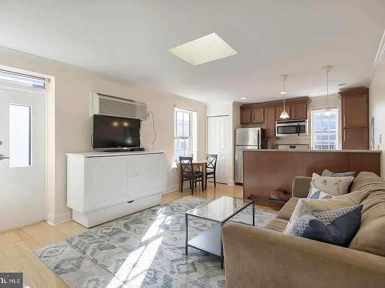 1716 Pine St #5/3R — Photo 2