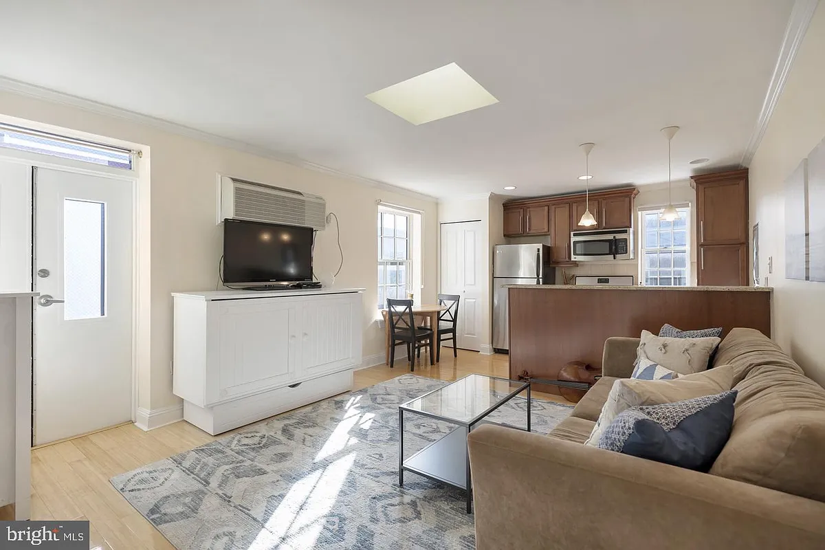 Building Photo - 1716 Pine St #5/3R
