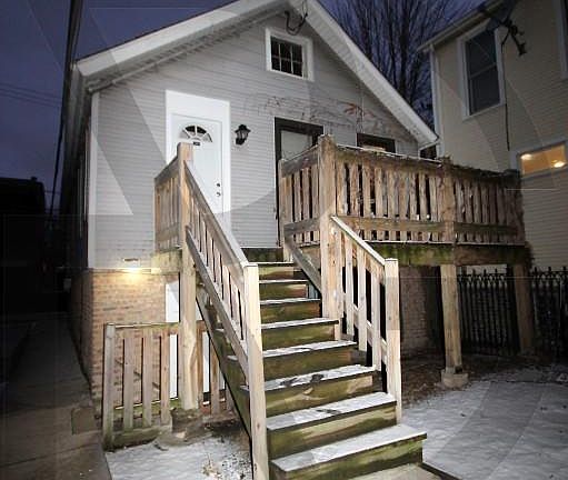 2nd image of 2326 N Southport Ave #2326CH1